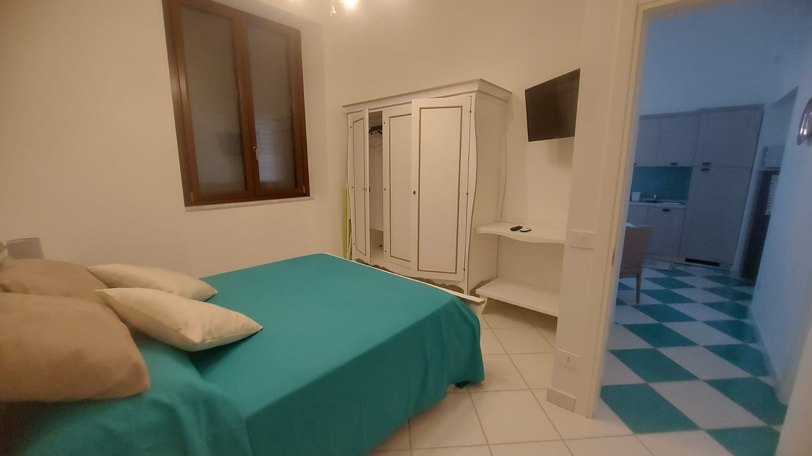 Zona notte Serena con guardaroba in legno massello