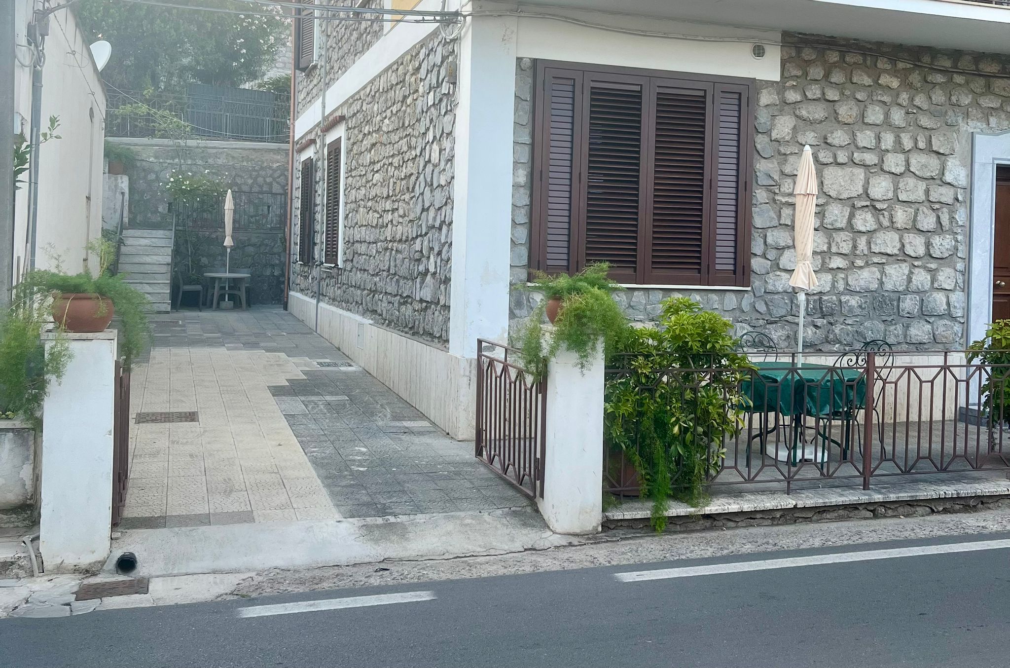 Patio comune della struttura a Scario nel Cilento