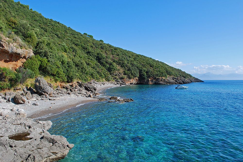 Cavità marina sulla costa degli Infreschi