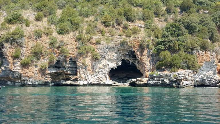 Caletta incontaminata nella riserva Infreschi Masseta