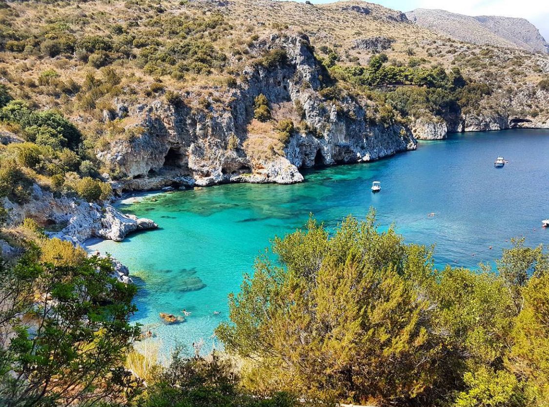 Spiaggia accessibile solo dal mare nell'AMP Cilento