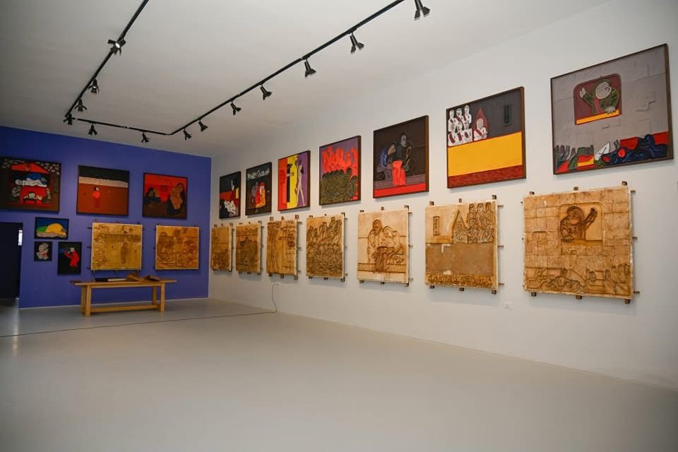 Lavori di Ortega esposti nel borgo cilentano