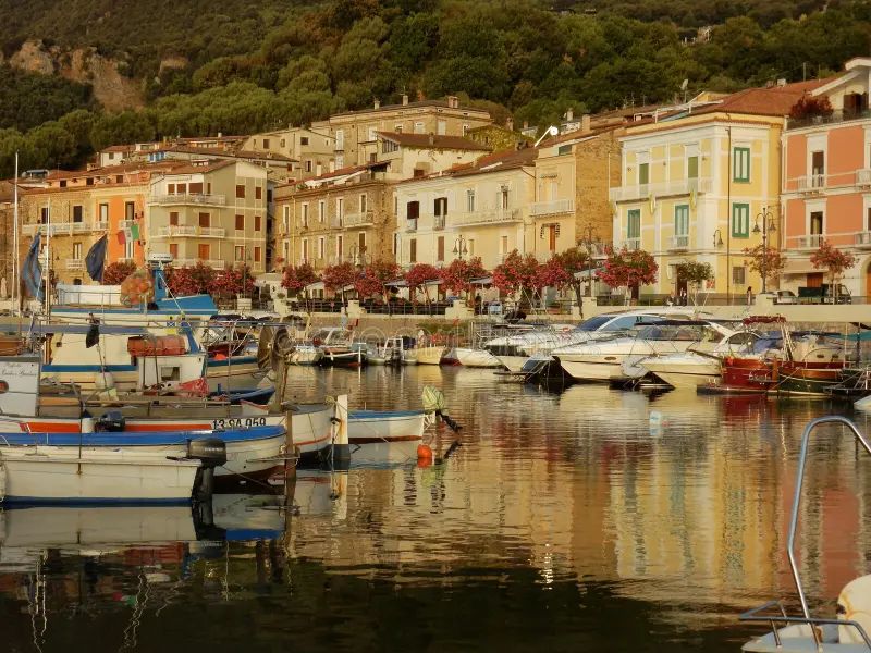 Porto di Scario e lungomare nel sud del Cilento