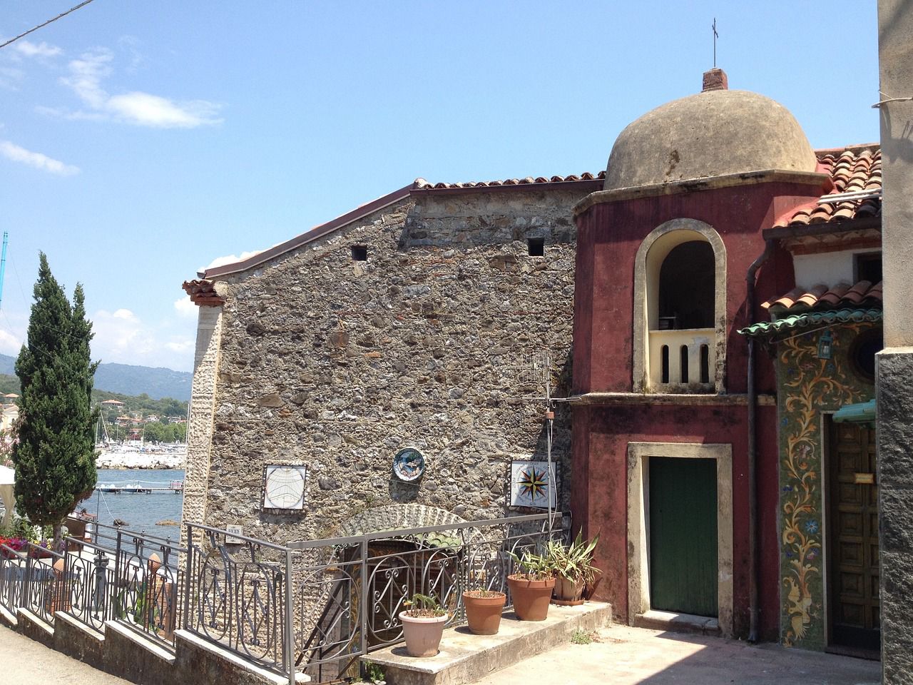 Vicoli del centro storico del borgo marinaro di Scario