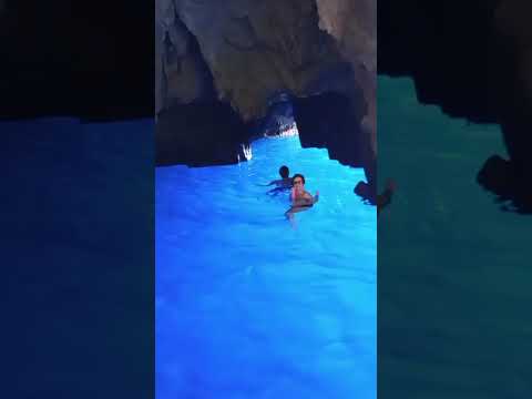 Tuffi nelle grotte